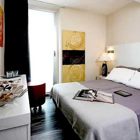 Отель Vittoriale Boutique Di Garda